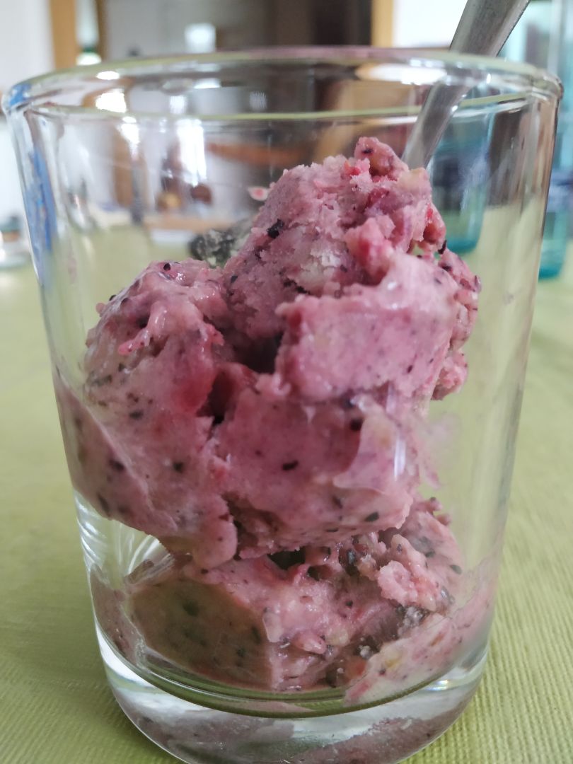 Helado de frutos rojos con plátano Helado de frutos rojos con plátano