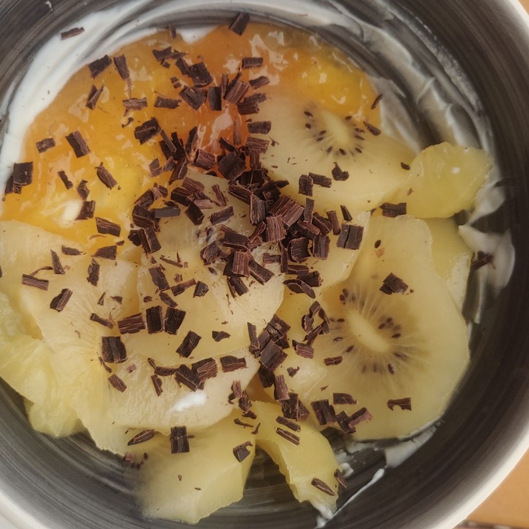 Skyr con kiwi y mermelada