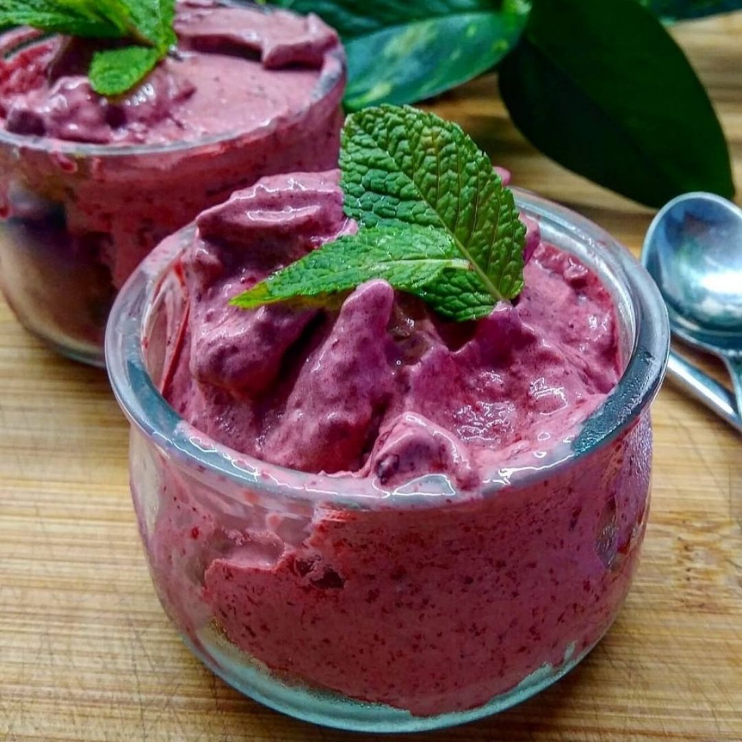 Gelat de mora i menta // helado de mora y menta Gelat de mora i menta // helado de mora y menta