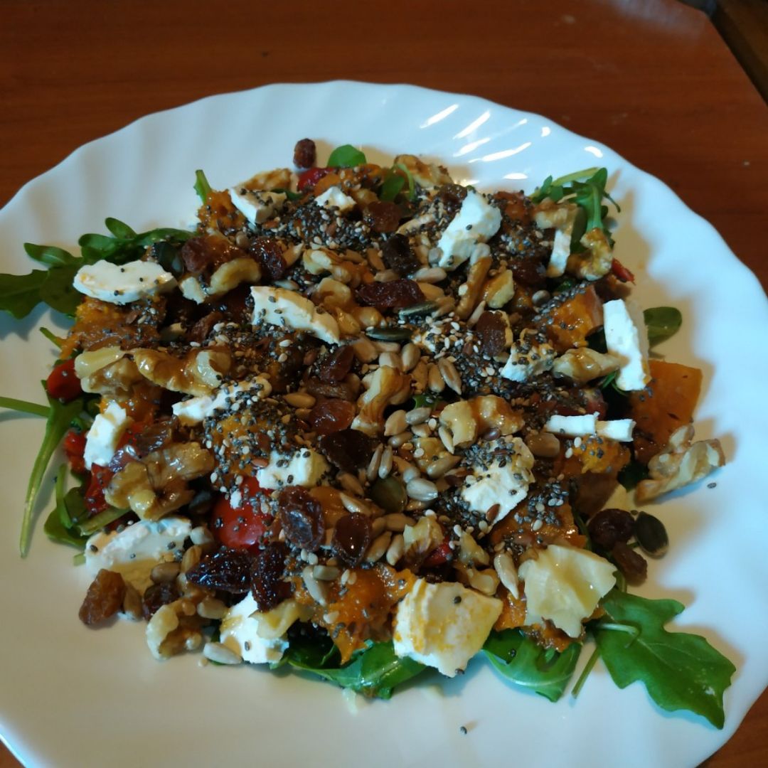 Ensalada de rúcula, boniato y queso de cabra Ensalada de rúcula, boniato y queso de cabra