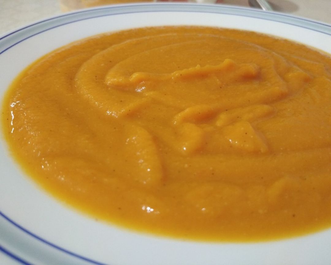 Crema de calabaza, lenteja roja y zanahoria Crema de calabaza, lenteja roja y zanahoria
