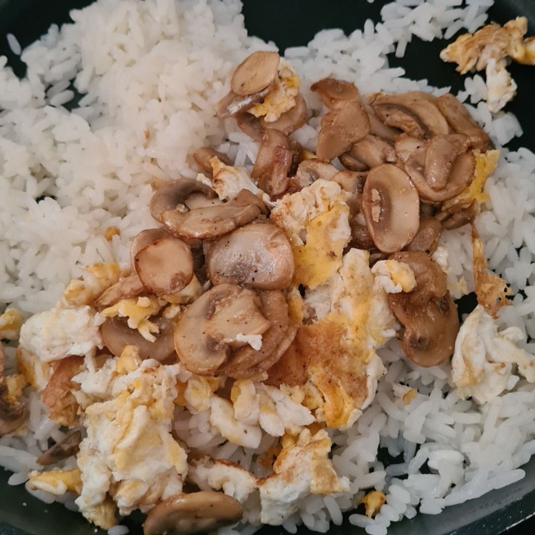 Arroz al limón con huevo y champiñones.  Paso 2
