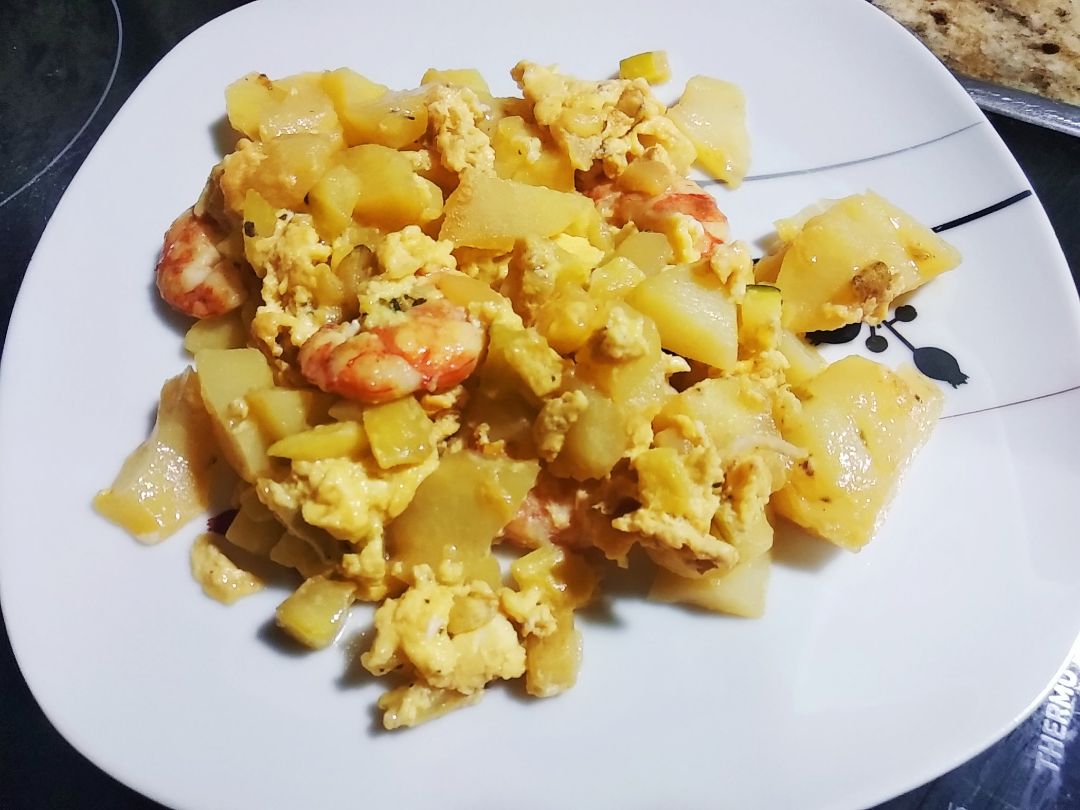Revuelto de calabacín, patatas y gambones Revuelto de calabacín, patatas y gambones