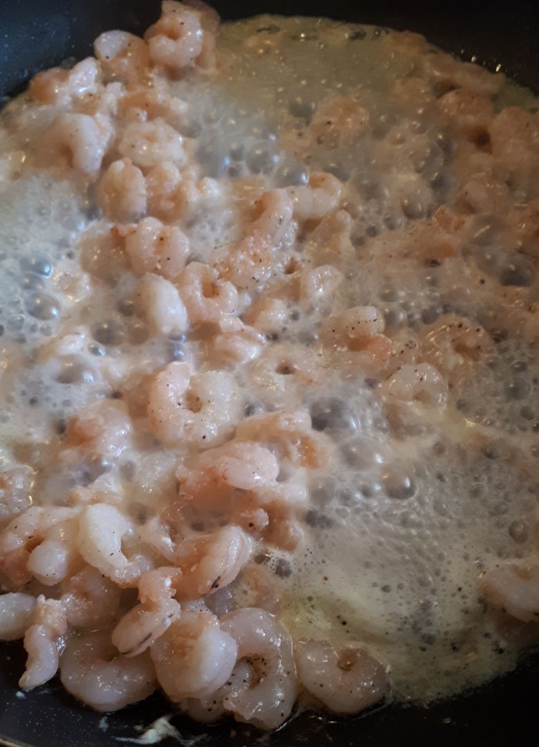 Espaguetis con salsa de espinacas y gambas Paso 1