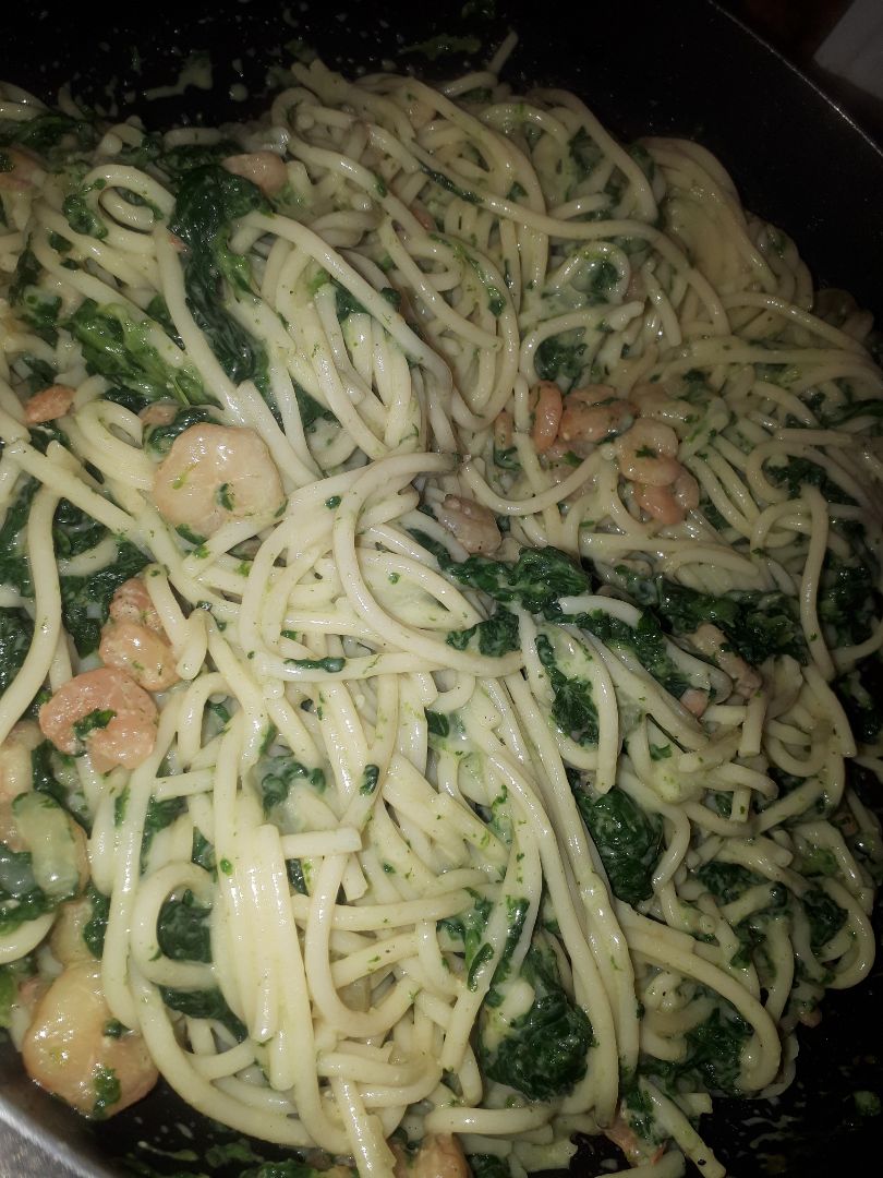 Espaguetis con salsa de espinacas y gambas Paso 6
