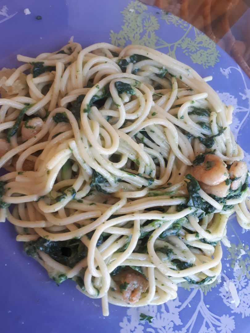 Espaguetis con salsa de espinacas y gambas Paso 7