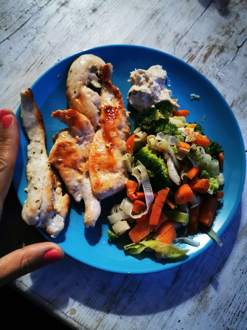 Pechuga de pollo con verduras Pechuga de pollo con verduras
