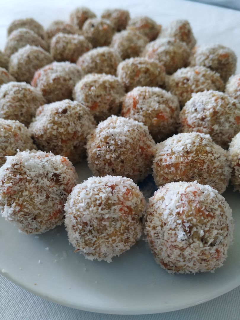 Bombones de zanahoria (crudas y veganas) Bombones de zanahoria (crudas y veganas)