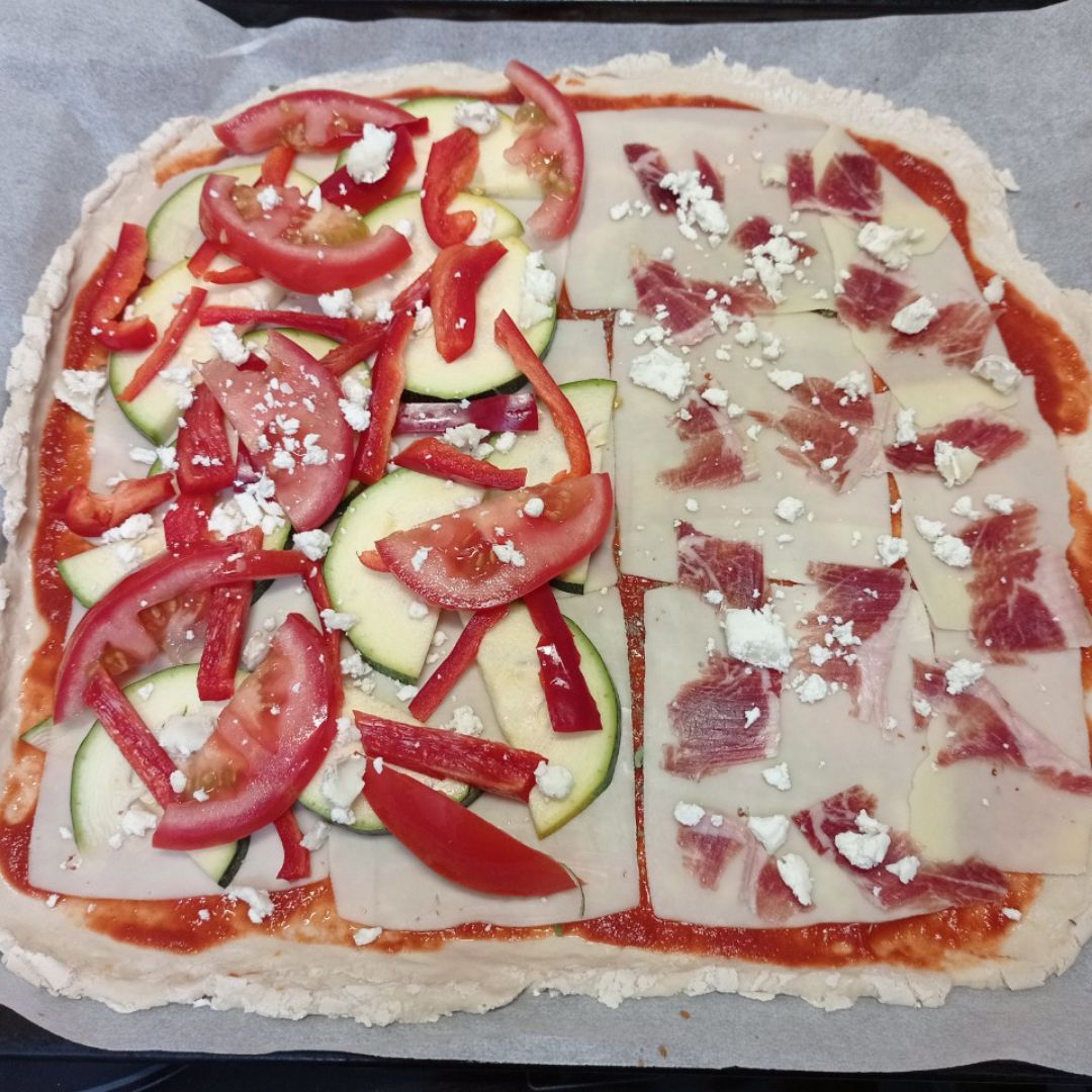 Pizza mitad vegetal - mitad jamón. Paso 3 Pizza mitad vegetal - mitad jamón. Paso 3