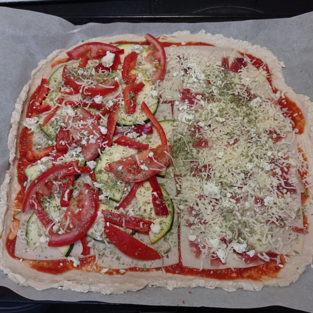Pizza mitad vegetal - mitad jamón. Paso 4 Pizza mitad vegetal - mitad jamón. Paso 4