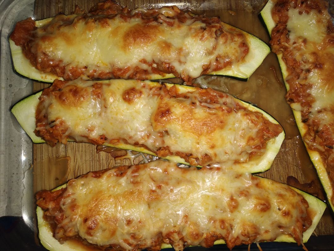Calabacines rellenos de atún. Calabacines rellenos de atún.