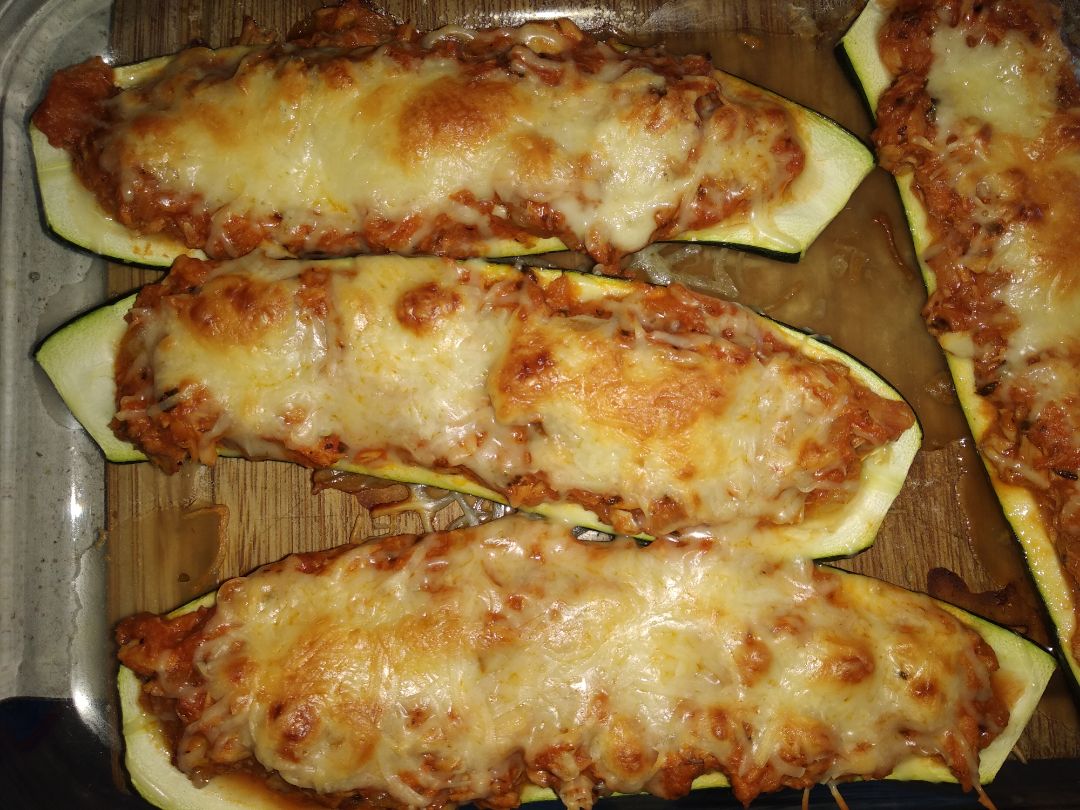 Calabacines rellenos de atún.