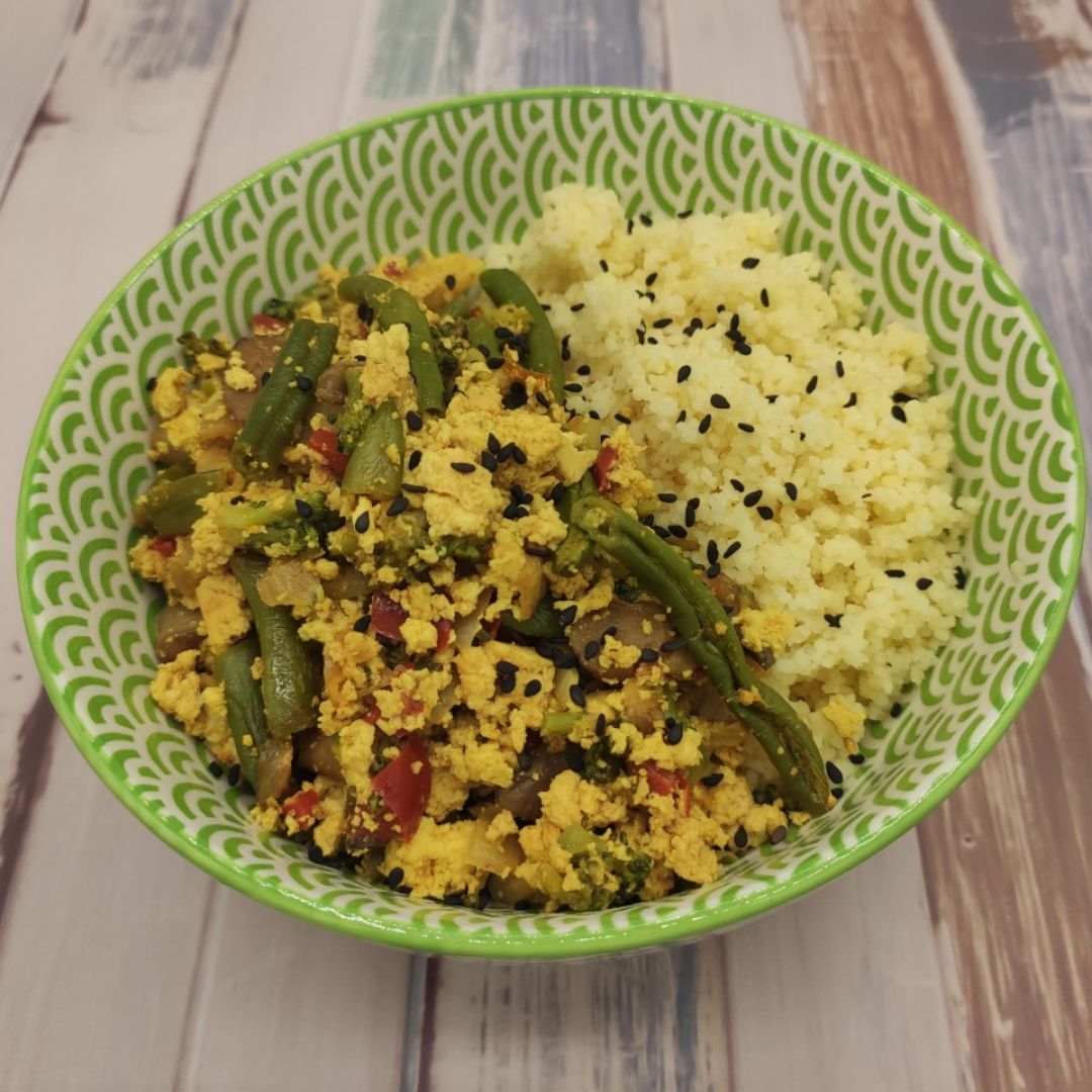 Salteado de verdura y tofu con couscous Salteado de verdura y tofu con couscous