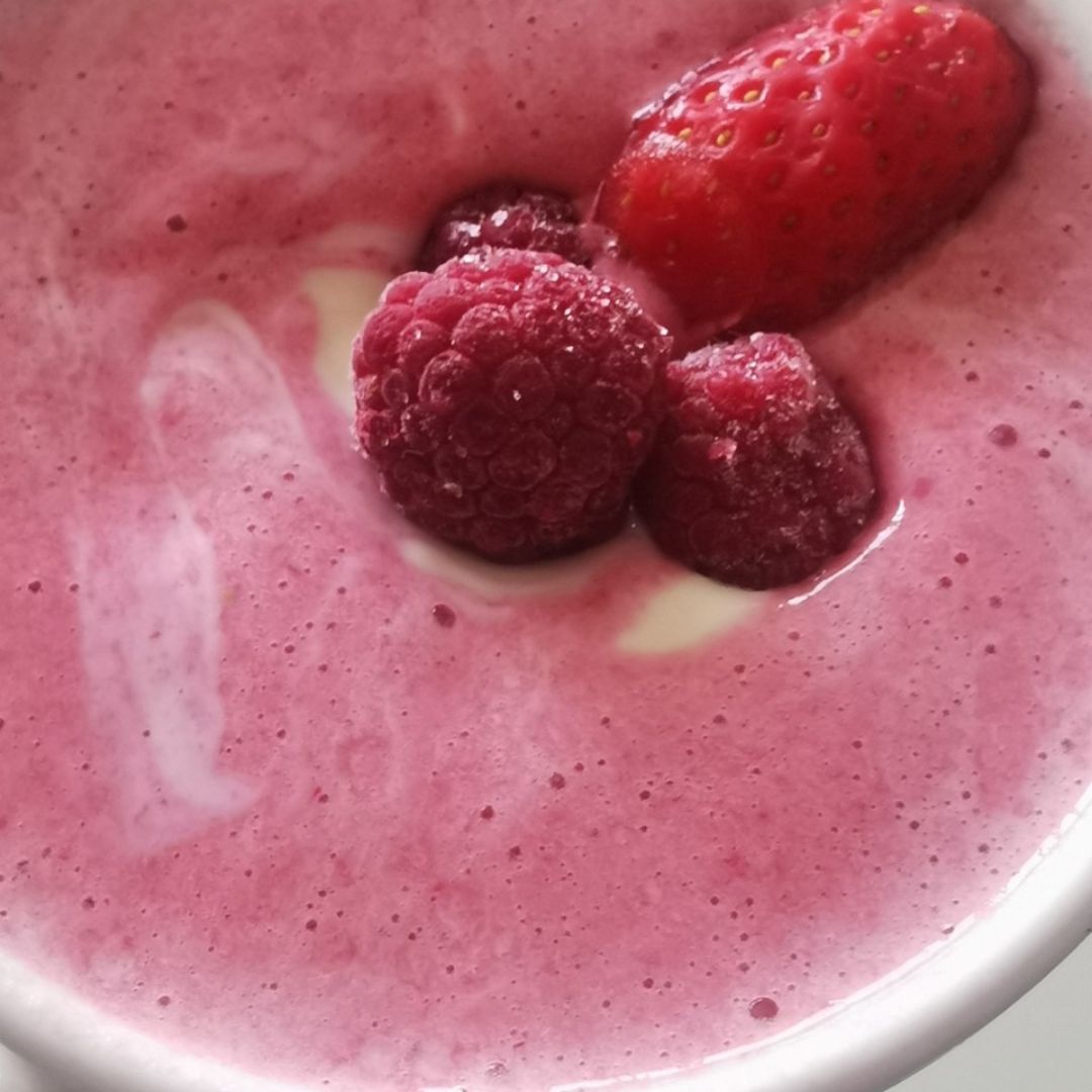 Smoothie proteico de frutos rojos Smoothie proteico de frutos rojos