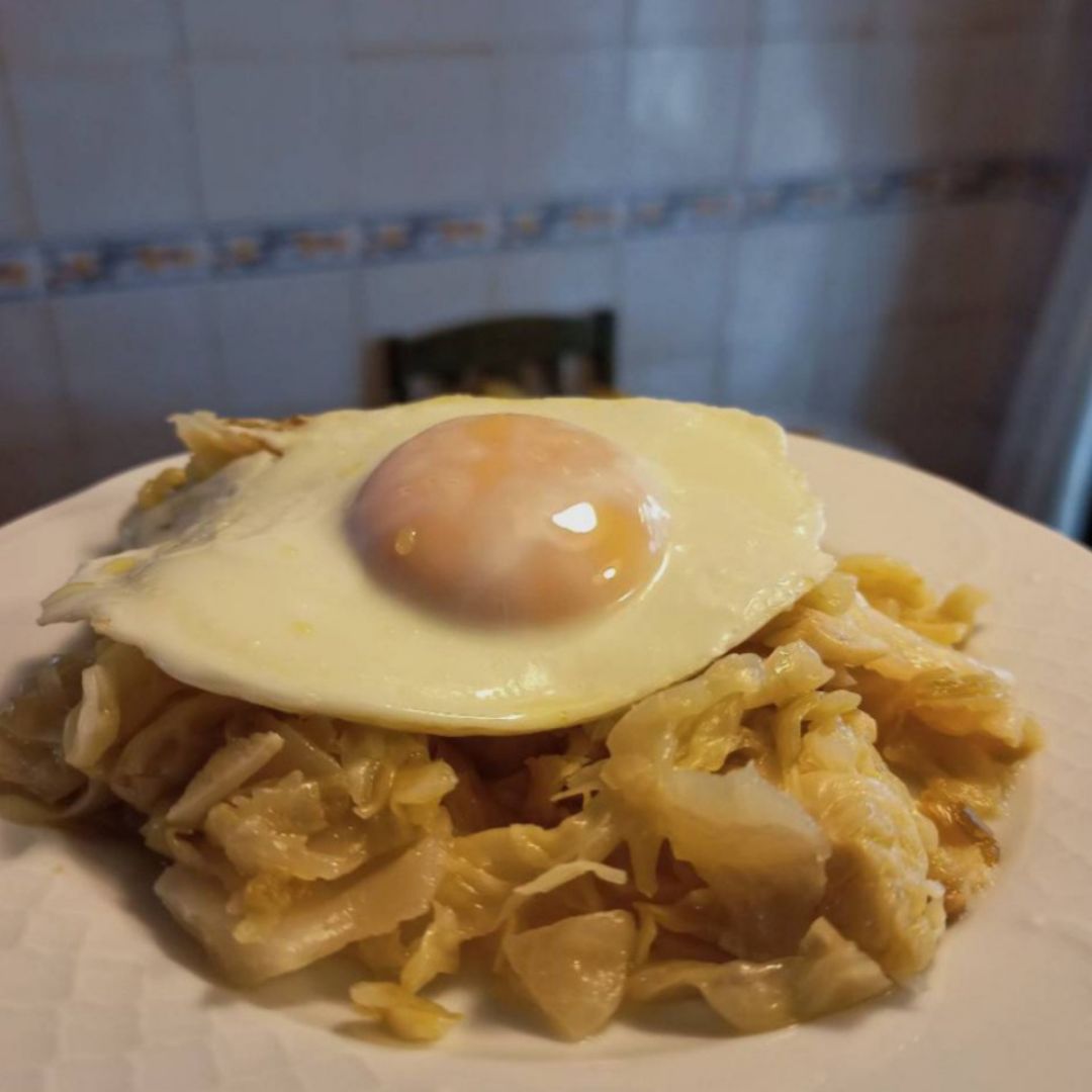 Coliflor esparragada con huevo plancha 