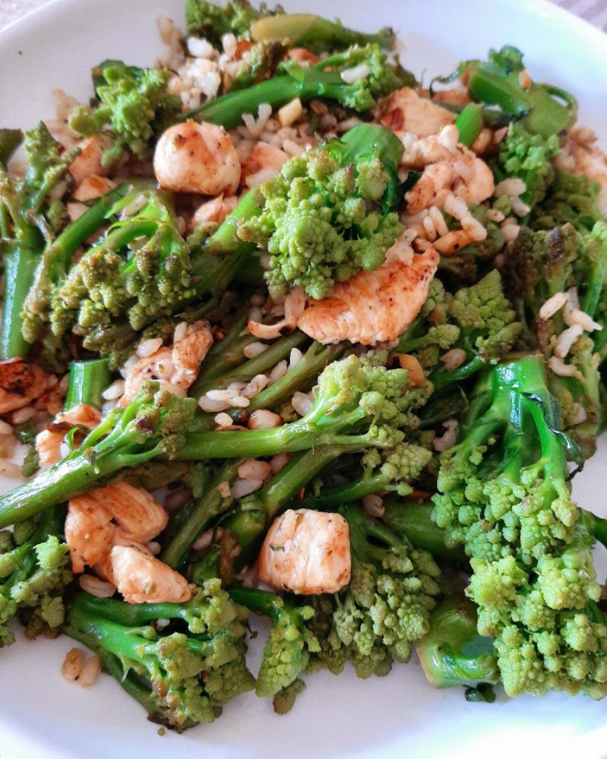 Romanesco con pollo y arroz integral