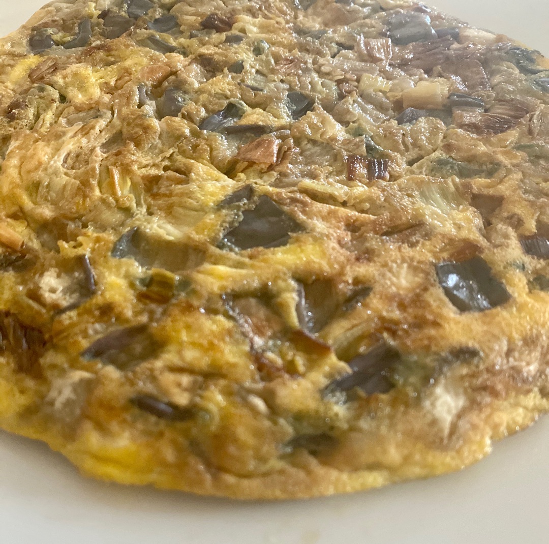 Tortilla de berenjena y puerro 