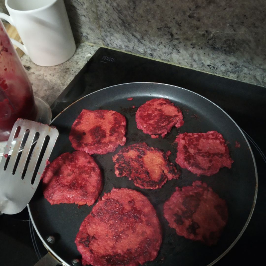 Hamburguesas de remolacha, zanahoria, pimiento y pechuga Paso 1 Hamburguesas de remolacha, zanahoria, pimiento y pechuga Paso 1
