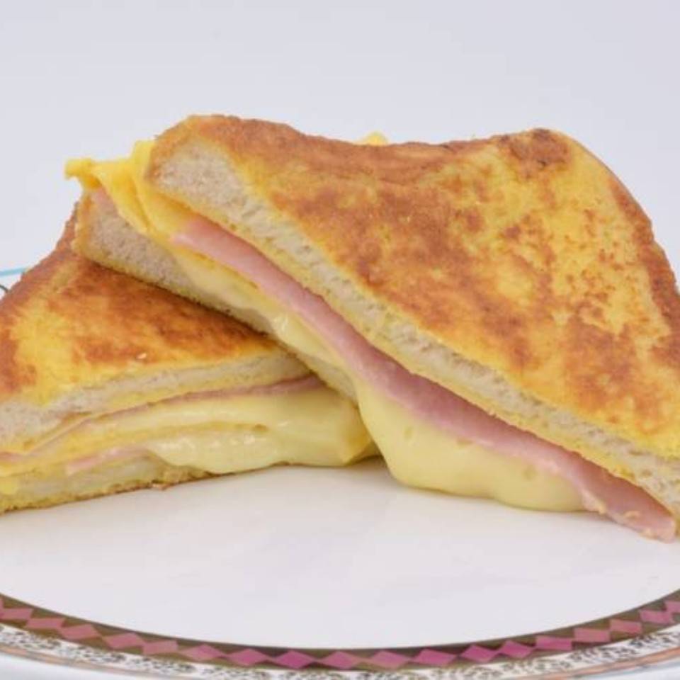 Sándwich jamón y queso Sándwich jamón y queso