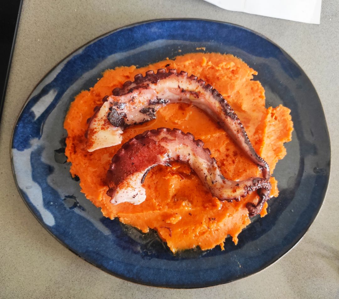 Pulpo en nido de boniato Pulpo en nido de boniato