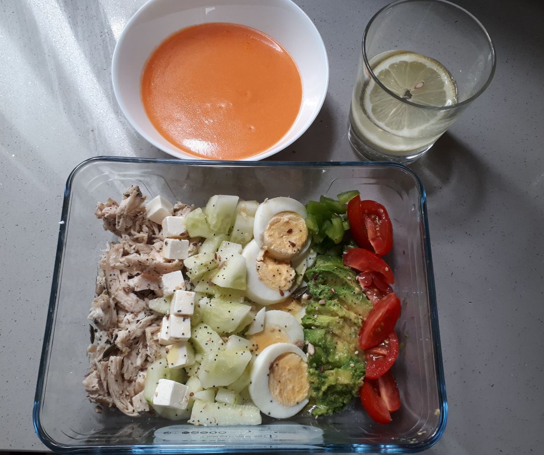 Ensalada de pollo desmechado Ensalada de pollo desmechado