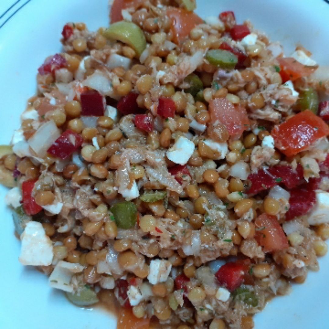Ensalada Lentejas Especiadas con Atún y Queso Feta Ensalada Lentejas Especiadas con Atún y Queso Feta