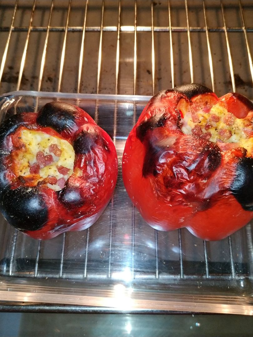 Pimiento relleno de tortilla de patata y jamón Pimiento relleno de tortilla de patata y jamón