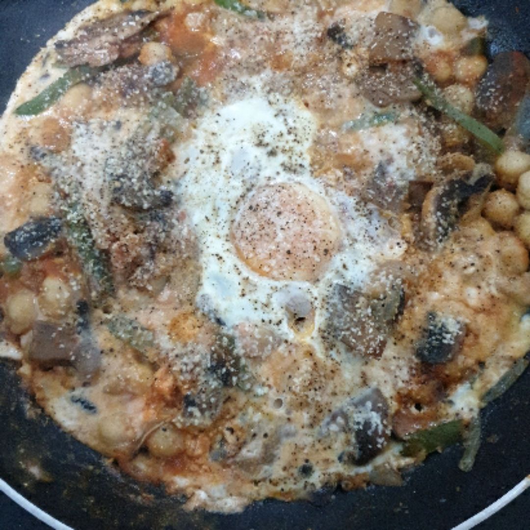 Garbanzo con revuelto de verduras y huevo 