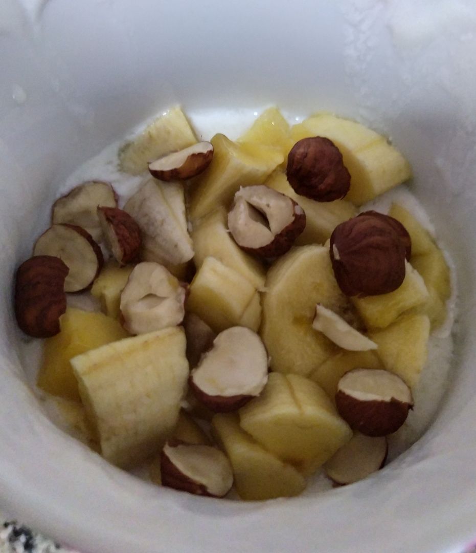 Kefir con platano y avellanas Kefir con platano y avellanas