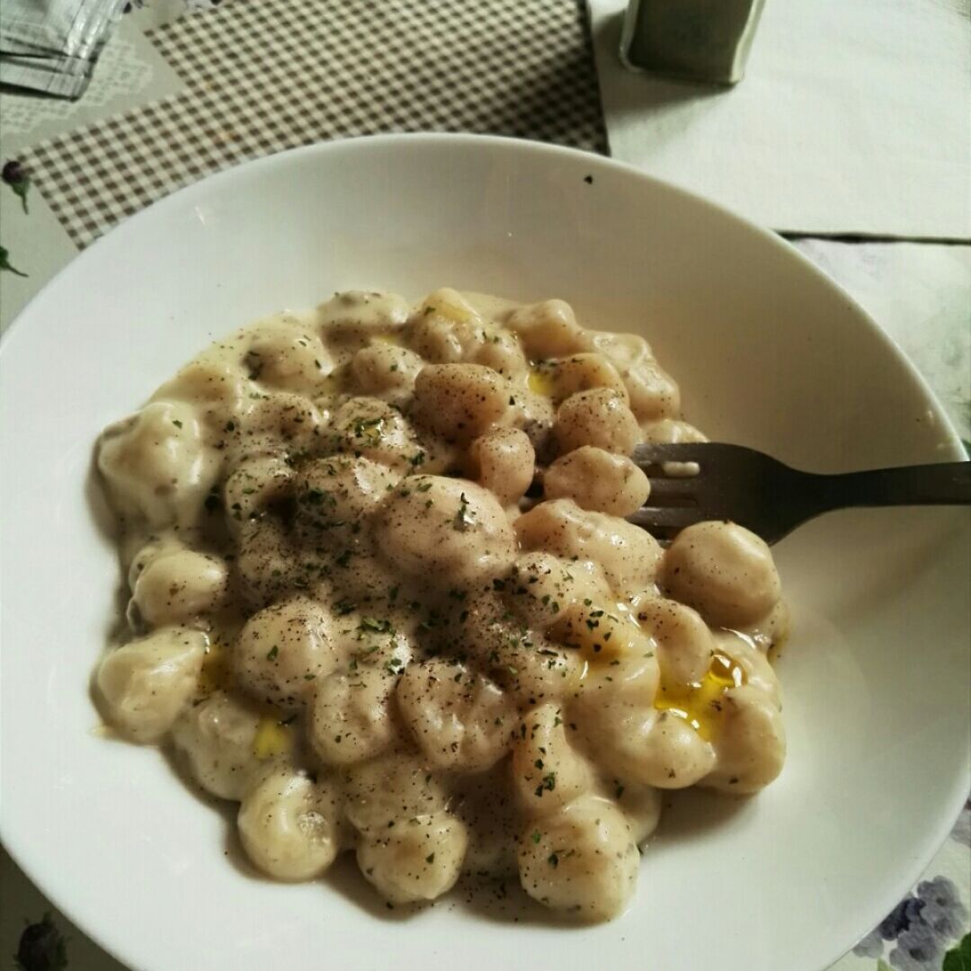 Gnocchi caseros con salsa de quesos Gnocchi caseros con salsa de quesos