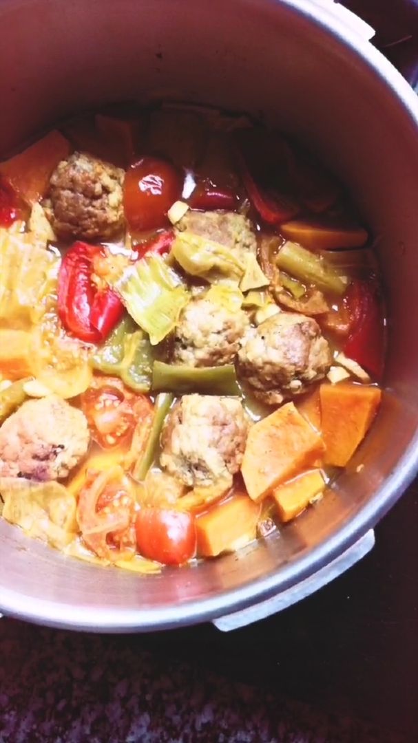 ALBÓNDIGAS CON ALUBIAS ROJAS Paso 2