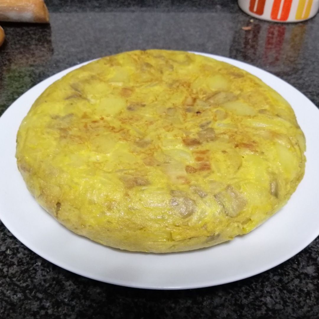 Tortilla de patatas, berenjena y cebolla Tortilla de patatas, berenjena y cebolla