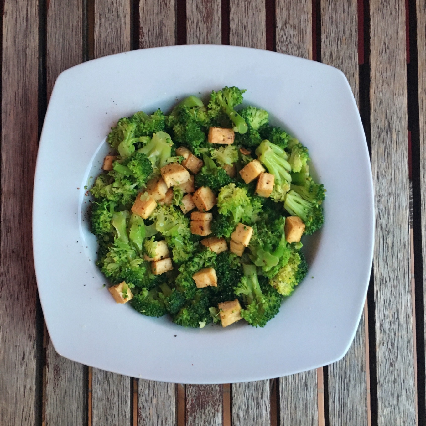 Brócoli con tofu