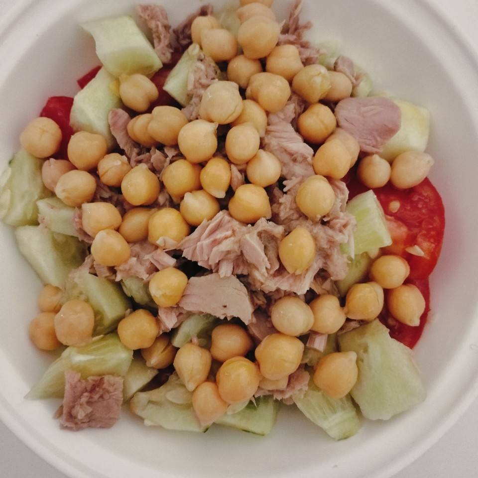 Ensalada de garbanzos y atún Ensalada de garbanzos y atún