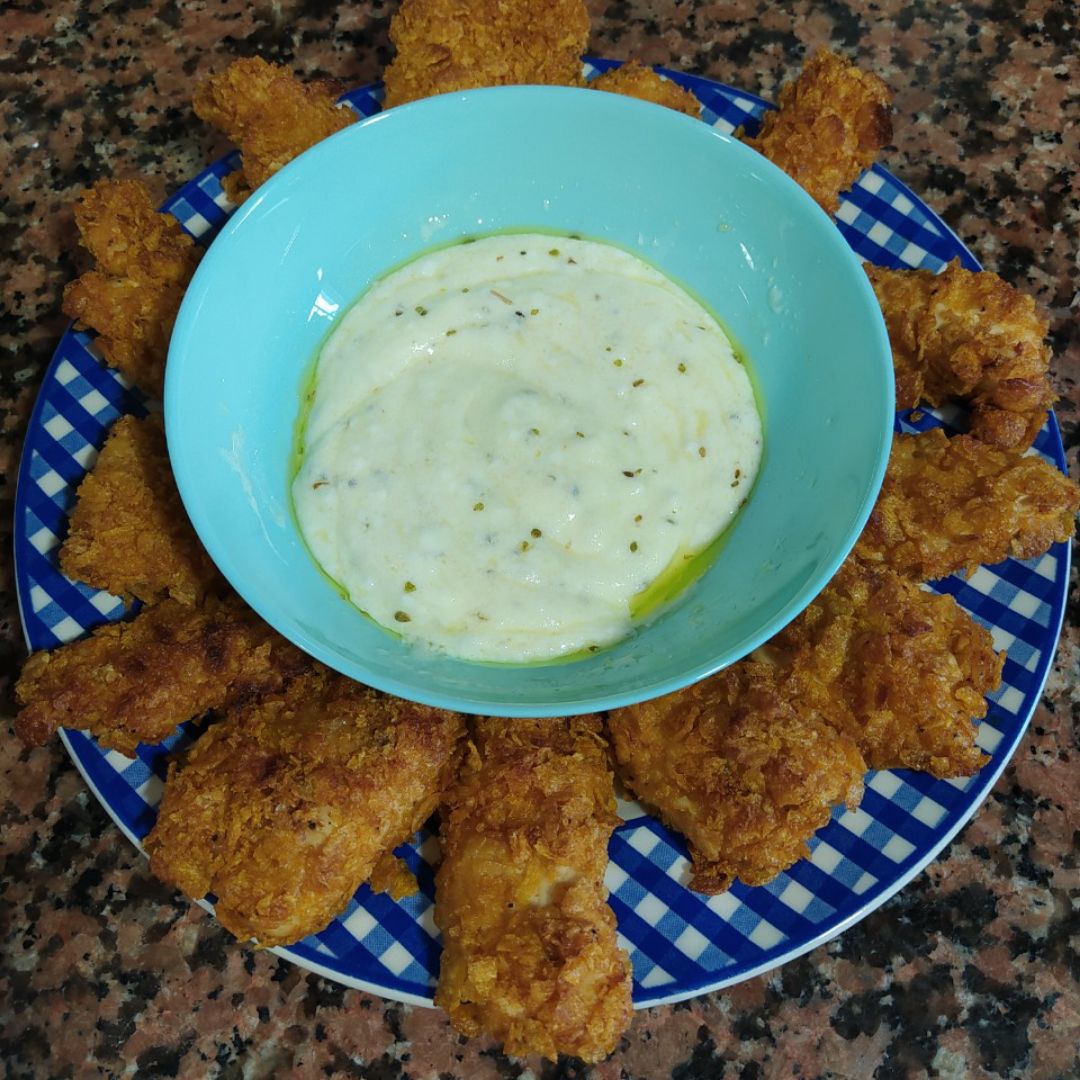 Nuggets de pollo con salsa de yogur Nuggets de pollo con salsa de yogur