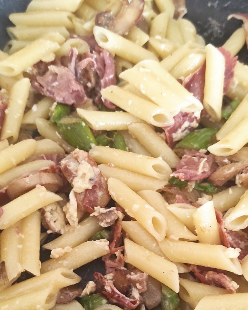 Pasta con espárragos, champiñones y jamón. Paso 2 Pasta con espárragos, champiñones y jamón. Paso 2