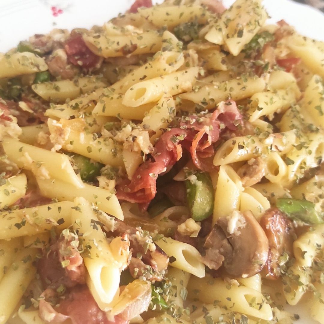 Pasta con espárragos, champiñones y jamón. Paso 3 Pasta con espárragos, champiñones y jamón. Paso 3