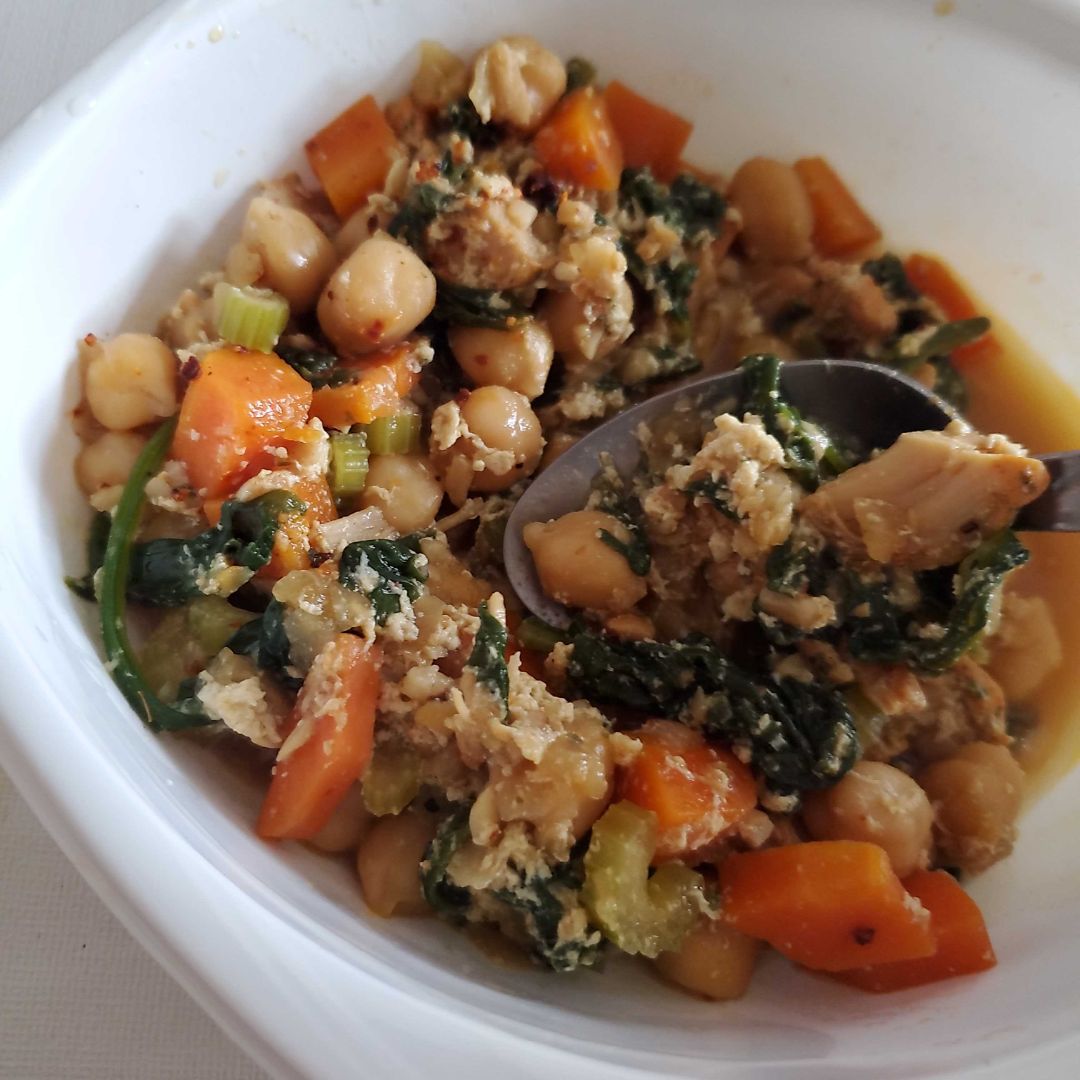Garbanzos con pollo y espinacas