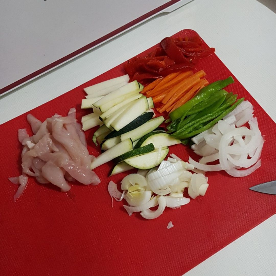 Noodles con verduras y pollo Step 0
