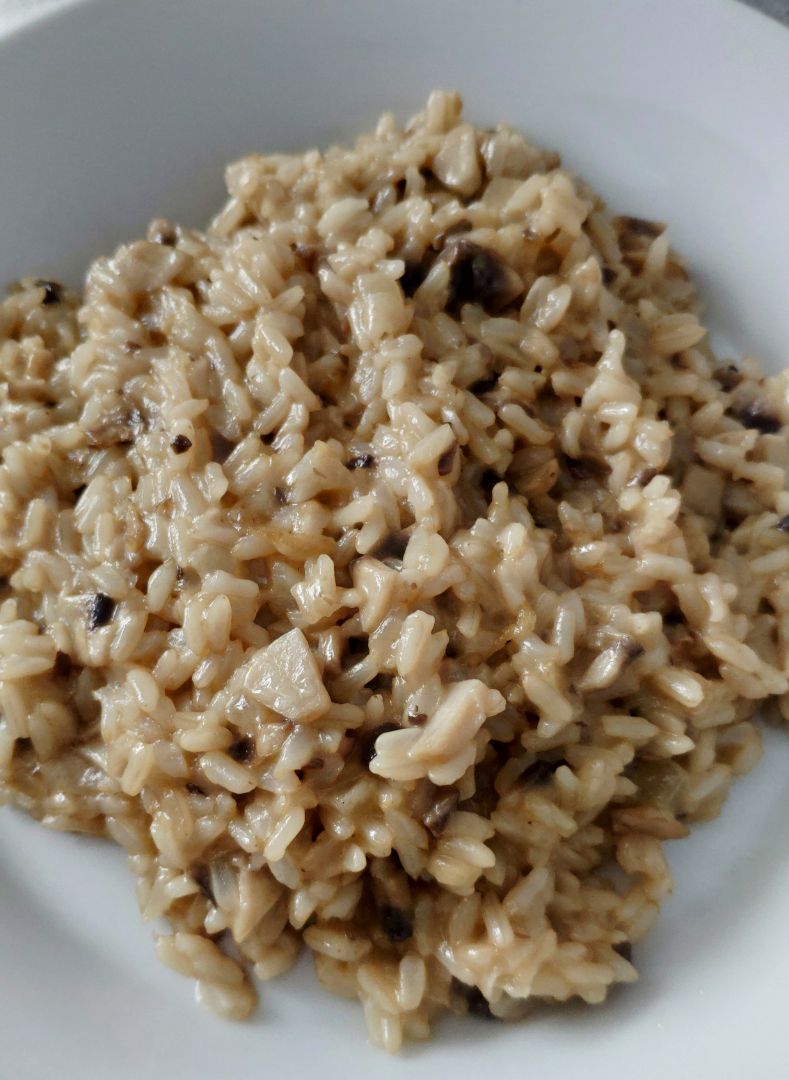 Risotto rápido de arroz integral y champiñones Risotto rápido de arroz integral y champiñones