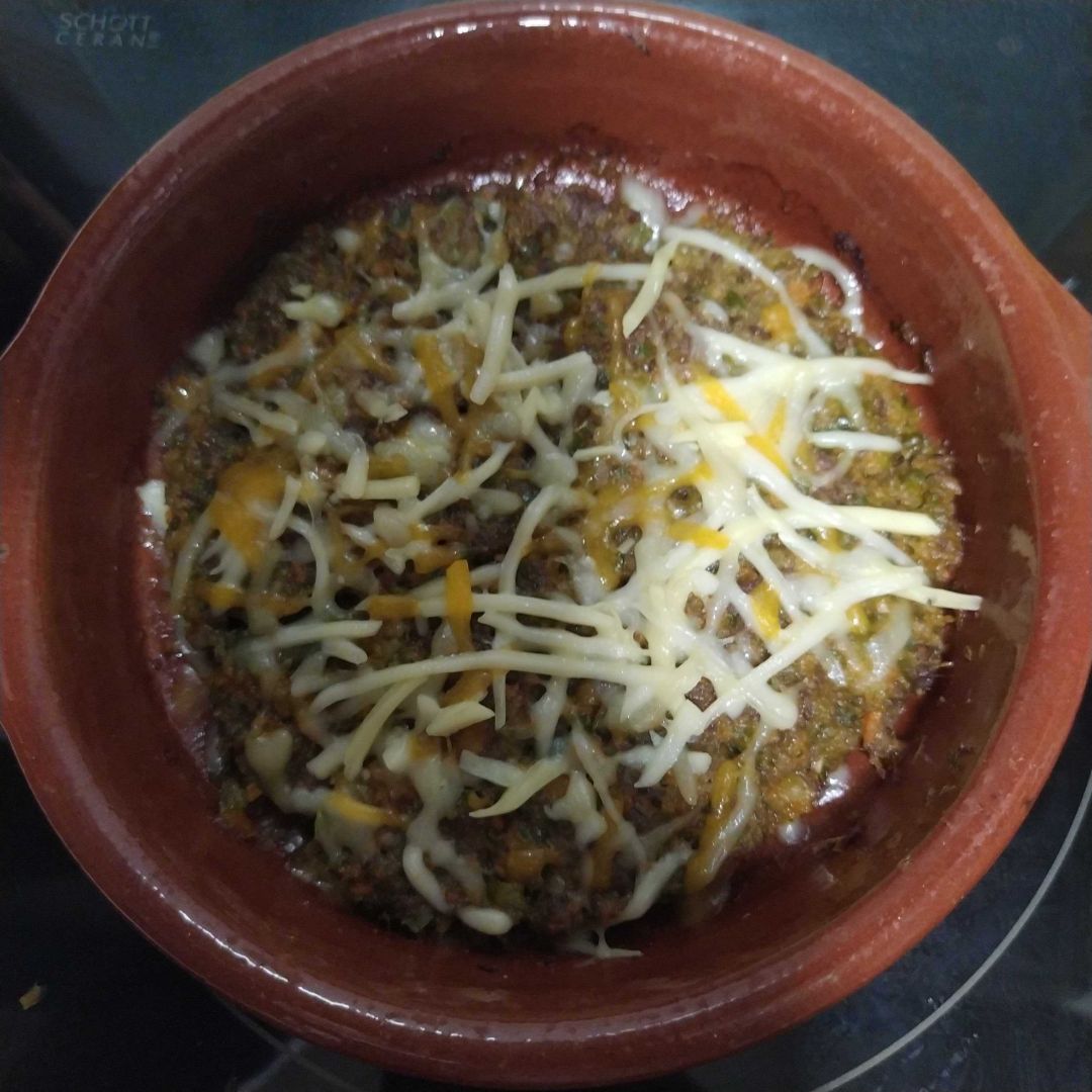 Cacuelita de carne picada y verduras con queso. ( 1 persona) Cacuelita de carne picada y verduras con queso. ( 1 persona)