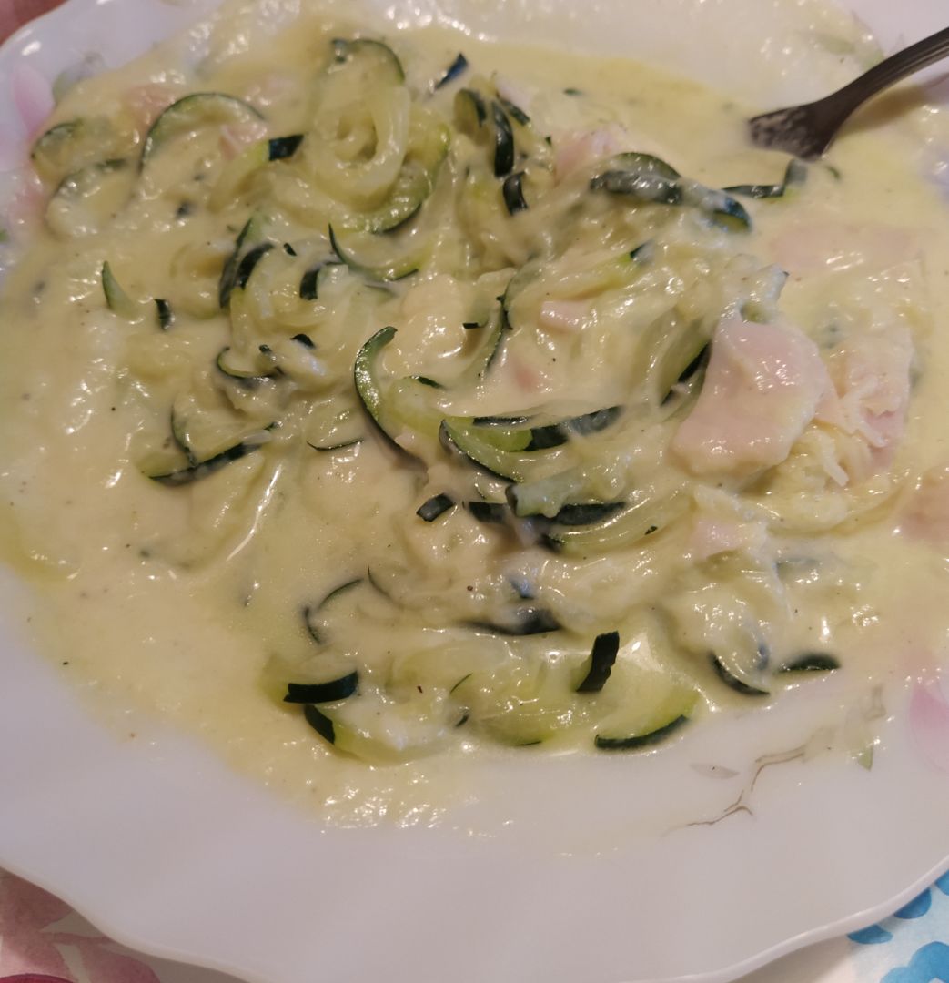 Espaguetis de calabacin con salsa de puerro Espaguetis de calabacin con salsa de puerro