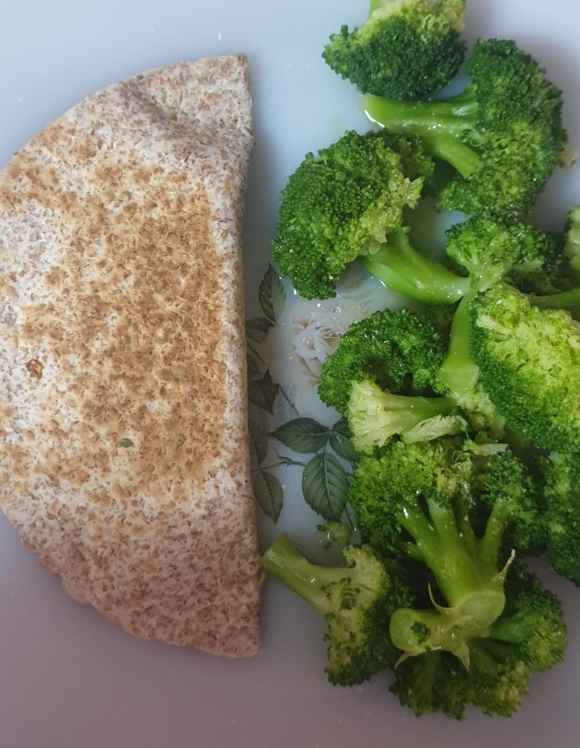 Brócoli con quesadilla 