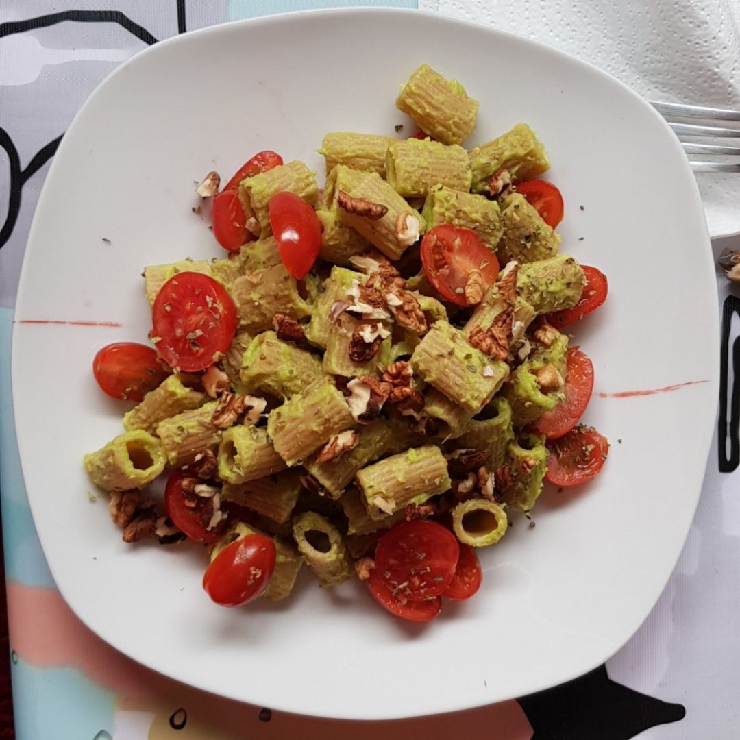 Macarrones con salsa de aguacate Macarrones con salsa de aguacate