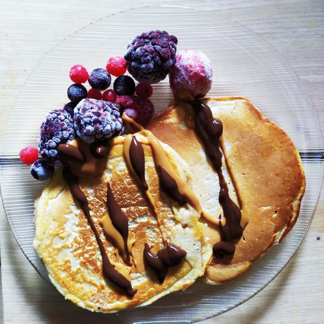 Tortitas con crema de cacahuete y chocolate Tortitas con crema de cacahuete y chocolate