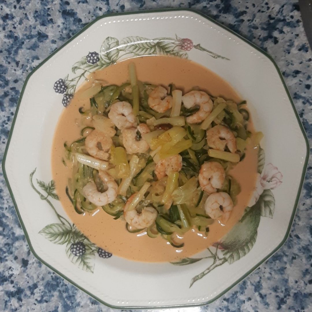 Espaguetis de calabacín con gambas Espaguetis de calabacín con gambas
