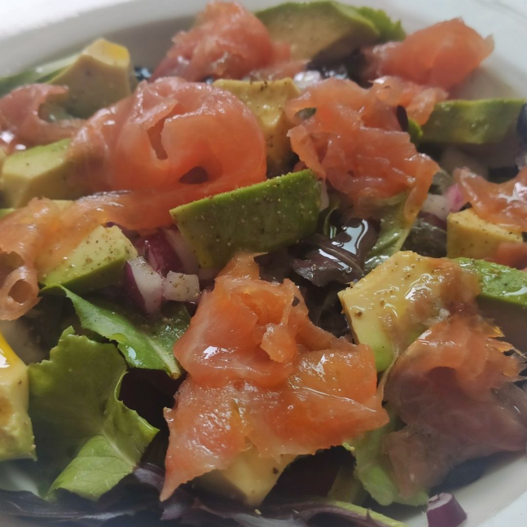 Ensalada de salmón y aguacate Ensalada de salmón y aguacate