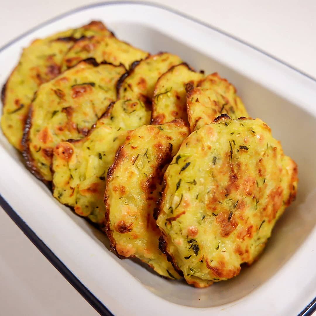 Tortitas de calabacín, patata y queso feta