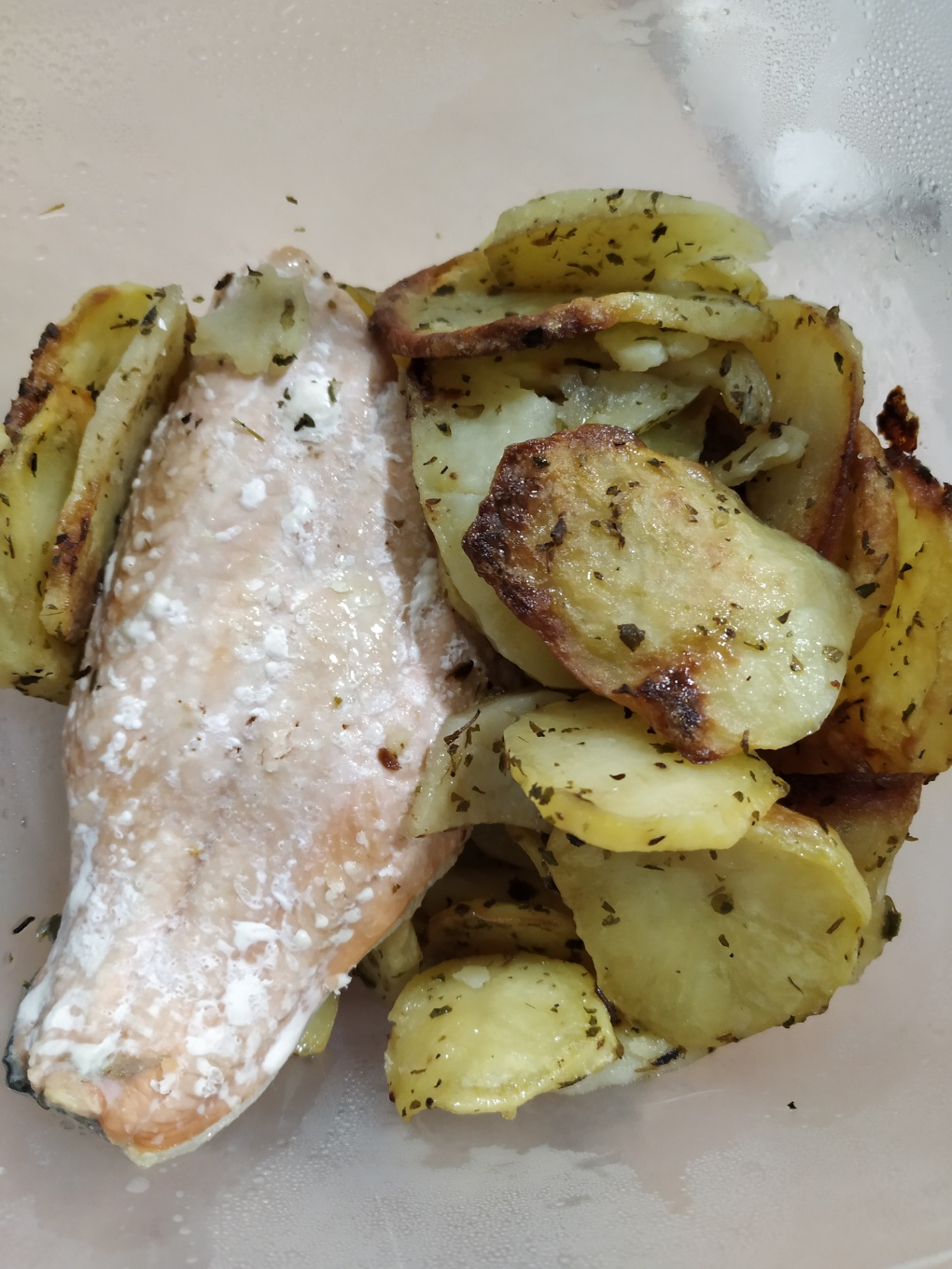 Salmon al horno con patatas