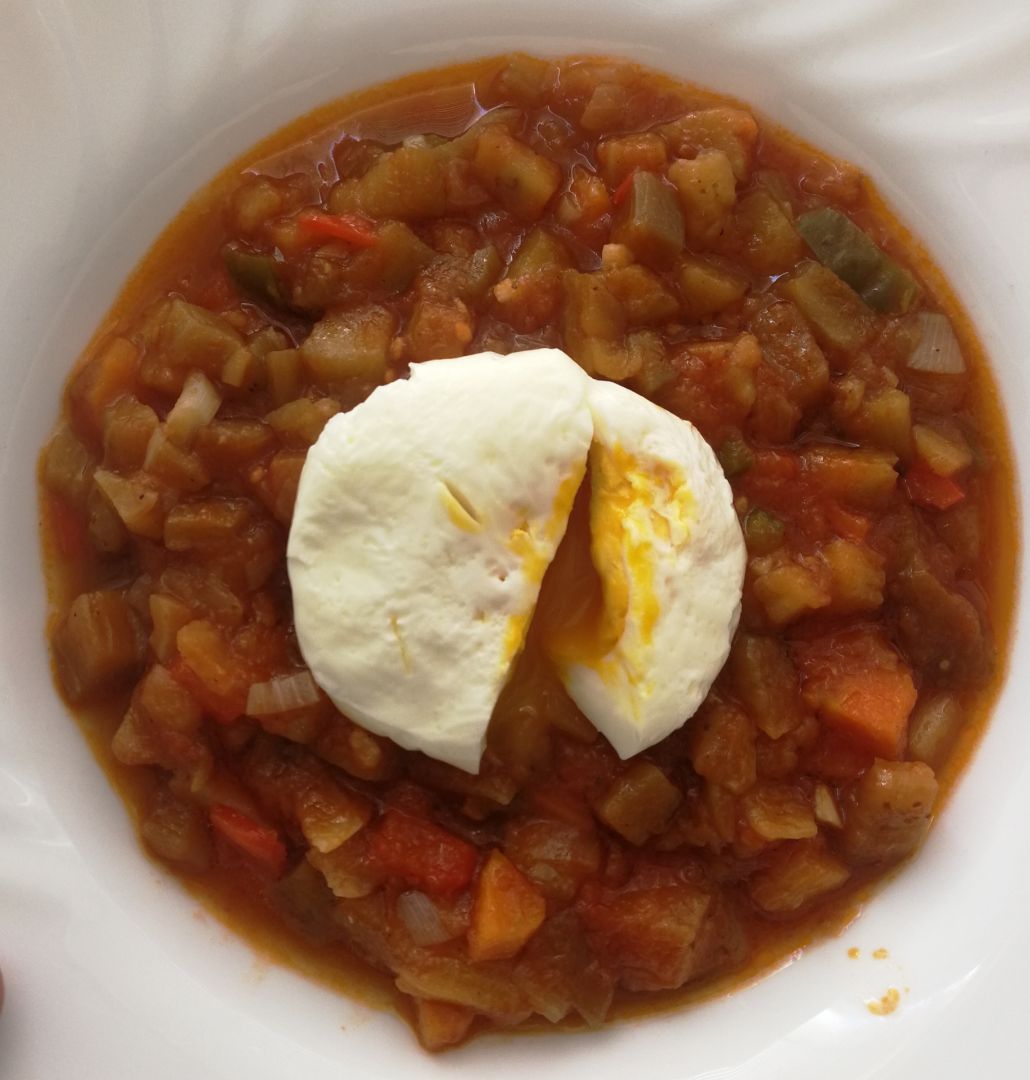 Pisto con huevo escalfado Pisto con huevo escalfado